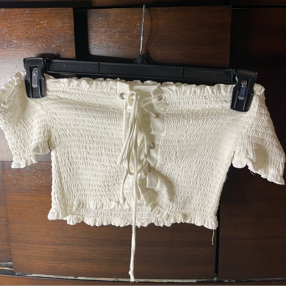 White off the shoulders crop top